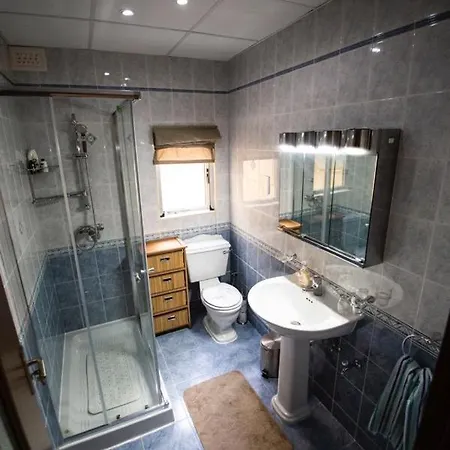 Daire 5 Mins Away From The Beach.