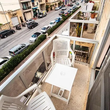 Appartement 5 Mins Away From The Beach.